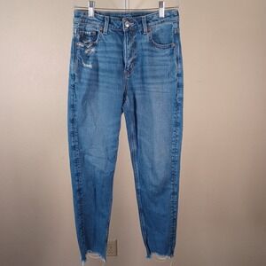 American Eagle Strigid Mom Jean Medium Wash Raw Hem Distressed 2 Regular Womens